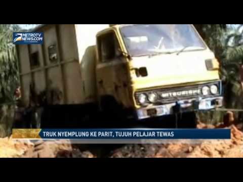 Truk Nyemplung ke Parit, Tujuh Pelajar Tewas