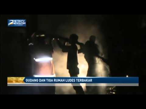 Gudang dan Tiga Rumah Ludes Terbakar