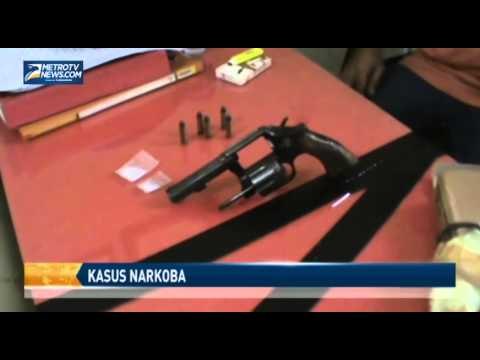 Gerebek Rumah Bandar Narkoba, Polisi Amankan Senpi dan Sabu