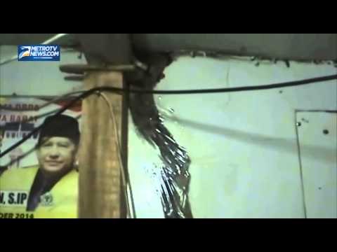 Puluhan Rumah Retak Retak Akibat Tanah Bergerak