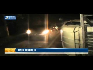 Truk Bermuatan Gas Alam Terbalik