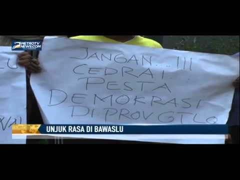 Warga Berunjuk Rasa di Kantor Bawaslu Gorontalo