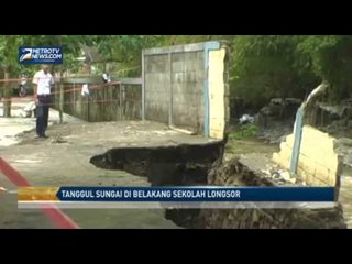 Tanggul Sungai di Belakang Sekolah Longsor