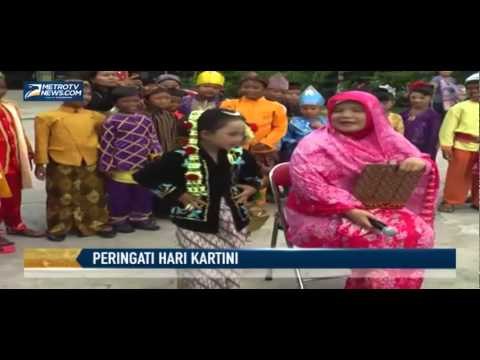 Hari Kartini, Ratusan Siswa SD Gelar Fashion Show Busana Adat