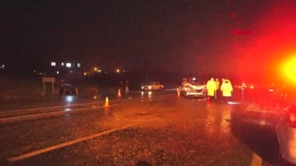 Adıyaman'da İki Otomobil Kafa Kafaya Çarpıştı: 1 Ölü, 2 Yaralı