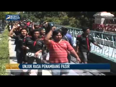 Ratusan Penambang Pasir Geruduk Kantor Pemkab Klaten