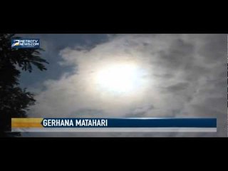 Warga Banyuwangi Antusias Lihat Gerhana Matahari