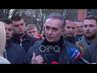 TV Ora - Policia shoqëron 25 protestues të opozitës