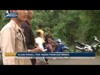 Hilang Kendali, Truk Tabrak Pohon dan Minibus