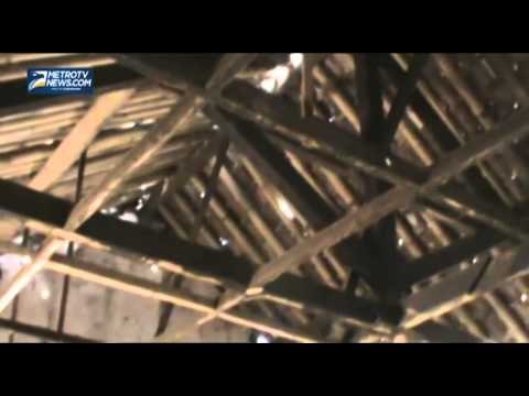 Ruang Kelas Nyaris Amburk, Siswa Belajar di Area Parkir