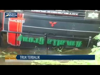 Truk Bermuatan CPO Terbalik