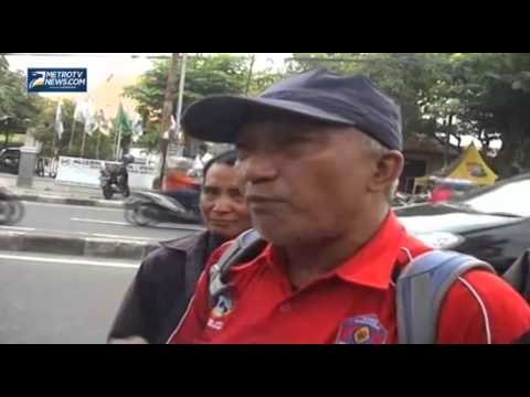 Unjuk Rasa Tuntut Ketua KPU Gresik Mundur