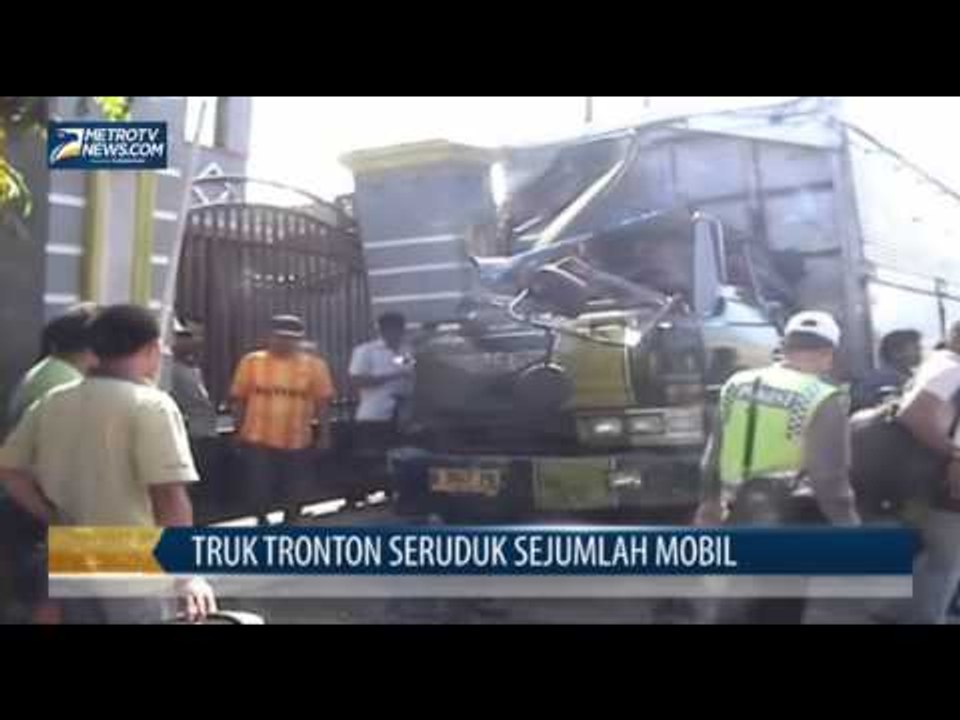 Rem Blong, Truk Tronton Seruduk Sejumlah Mobil