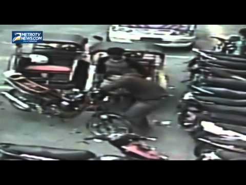 Aksi Pencurian Onderdil Sepeda Motor Terekam CCTV