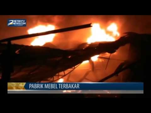 Pabrik Mebel di Sidoarjo Ludes Terbakar
