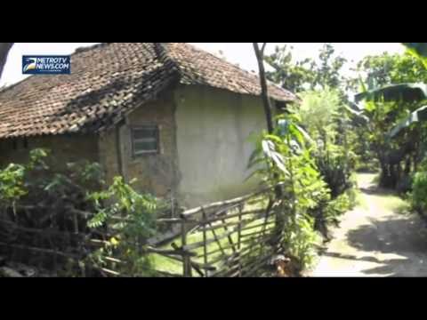 Tiang Pancang Paku Bumi Proyek Tol Cikapa Rusak Puluhan Rumah Warga