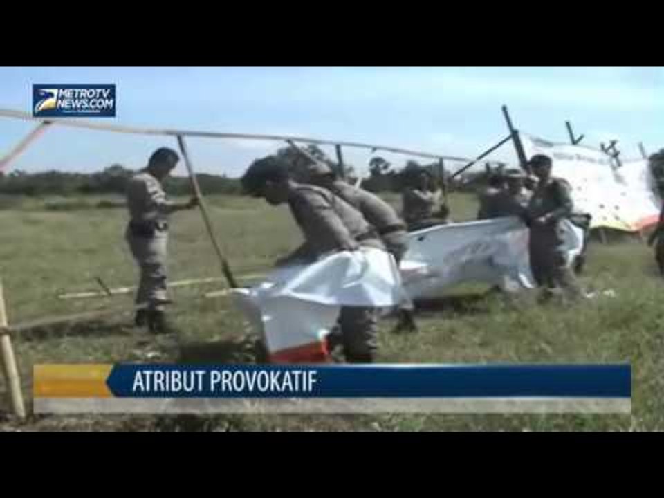 Satpol PP Tertibkan Atribut Provokatif Penolakan Pilpres