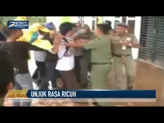 Descargar video: Unjuk Rasa Mahasiswa di Kantor Disdik Ricuh