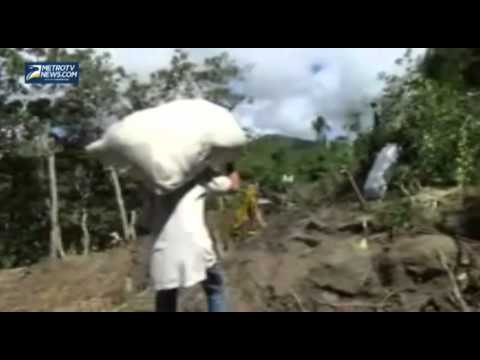 Longsor, Jalan Penghubung Desa Tertutup Hingga 100 Meter