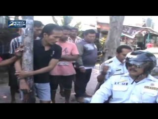 Petugas Tertibkan Parkir dan Lapak di Banyuwangi