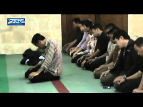 Jokowi Jadi Imam Salat Zuhur di Masjid Jami Gresik