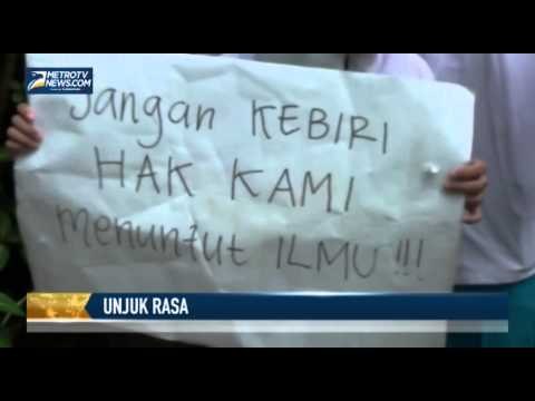 Akses ke Sekolah Ditutup, Puluhan Siswa Berunjuk Rasa