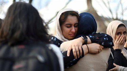 Скачать видео: Messages of solidarity and tributes pay respect to New Zealand mosque shootings victims