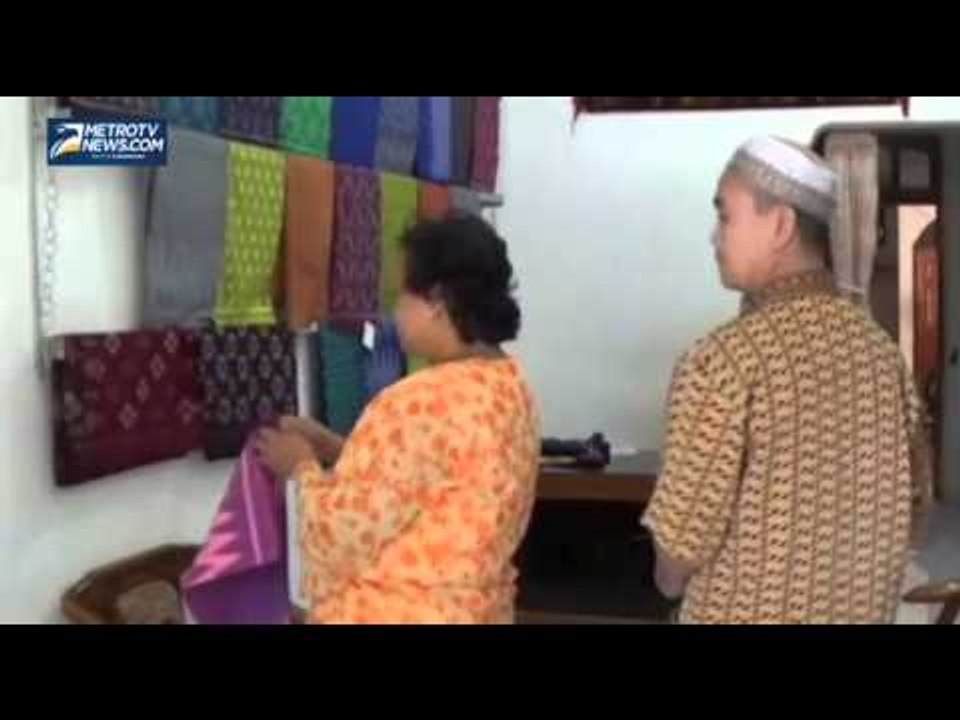 Jelang Lebaran, Permintaan Kain Tenun Ikat Melonjak