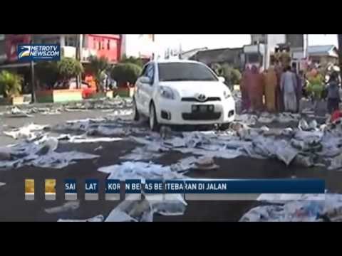 Usai Salat Id, Koran Bekas Bertebaran di Jalan
