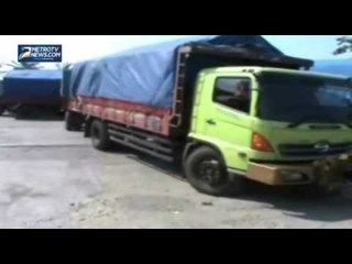 Dilarang Beroperasi, Ratusan Truk Parkir di Tegal Pemalang