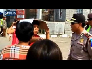 Dilarang Berdagang, Ibu Ibu Tutup Pintu Masuk SPBU