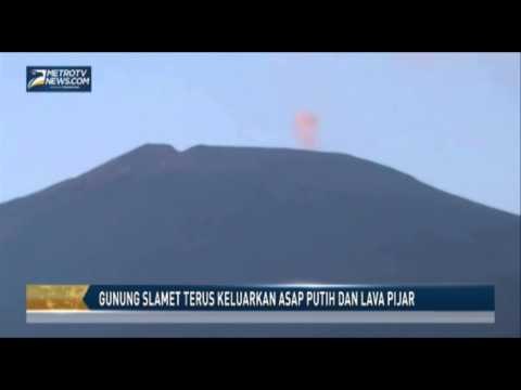 Gunung Slamet Terus Keluarkan Asap Putih dan Lava Pijar