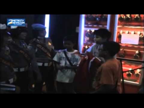 Bolos Sekolah, Puluhan Pelajar Terjaring Razia di Warnet