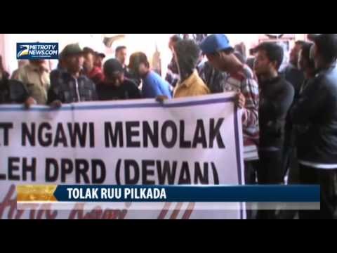 Ratusan Warga Ngawi Unjuk Rasa Tolak RUU Pilkada