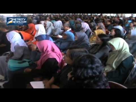 Tak Lolos CPNS, Seorang Guru Honorer Korban Gempa Protes