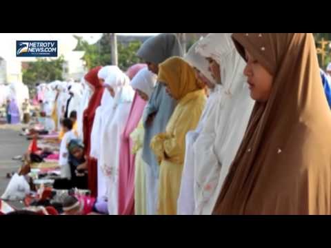 Umat Islam di Indramayu Salat Idul Adha di Alun Alun Kota