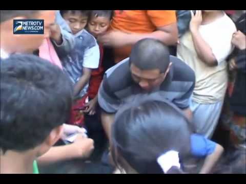 Berebut Daging Kurban, Seorang Nenek Jatuh Pingsan