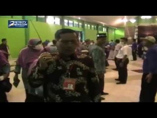 PPIH Debarkasi Surabaya Bagikan Air Zam zam ke Jemaah Haji