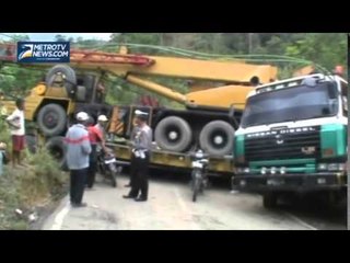 Mobil Alat Berat Tergelincir, Jalinbar Sumatera Macet 10 Jam