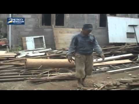 Belasan Rumah Warga Terancam Longsor Akibat Tanah Amblas