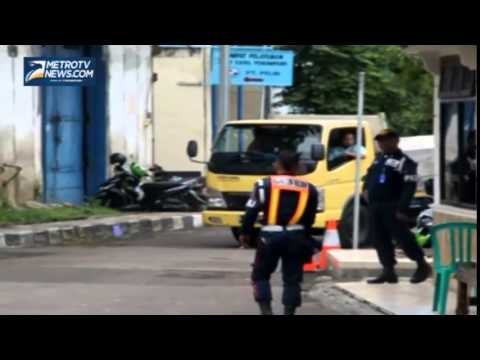 Tolak Sterilisasi, Ratusan Warga Blokir Pelabuhan Cirebon