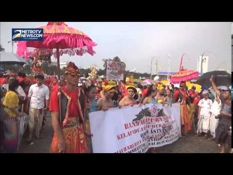 Melihat Arak-arakan Ogoh-ogoh di Monas