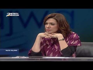 Sebarkan Virus Baca, Atlet Ini Blusukan Sambil Gendong Buku Pakai Noken