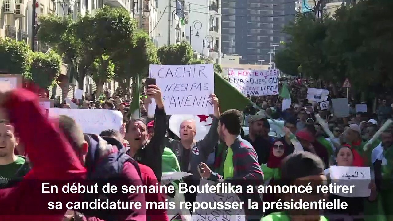 Algérie: une foule immense défile dans le centre d'Alger (6)