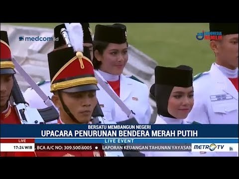 Khidmatnya Upacara Penurunan Bendera HUT Ke-73 RI Di Istana