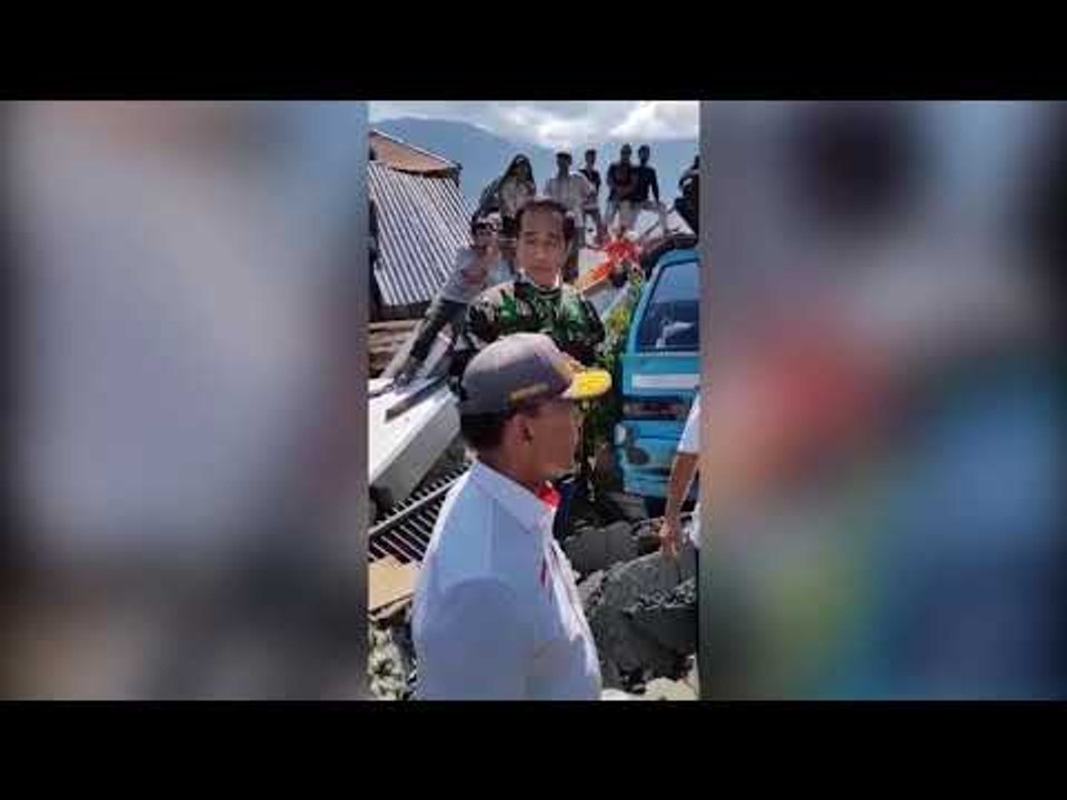 Mengharukan ! Presiden Jokowi Menenangkan Korba...