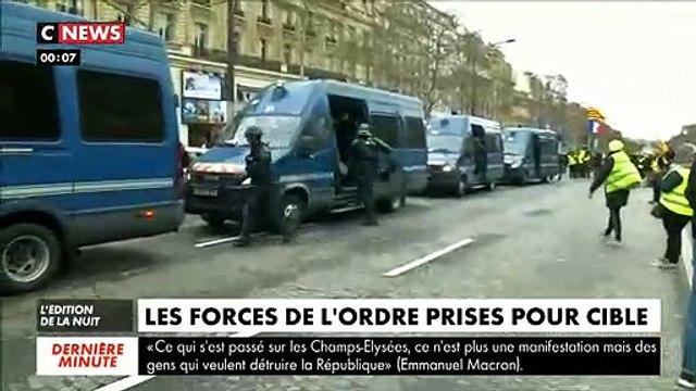 Les images d'un policier qui se fait lyncher et sauvé in-extremis sur les Champs-Elysées révoltent les internautes