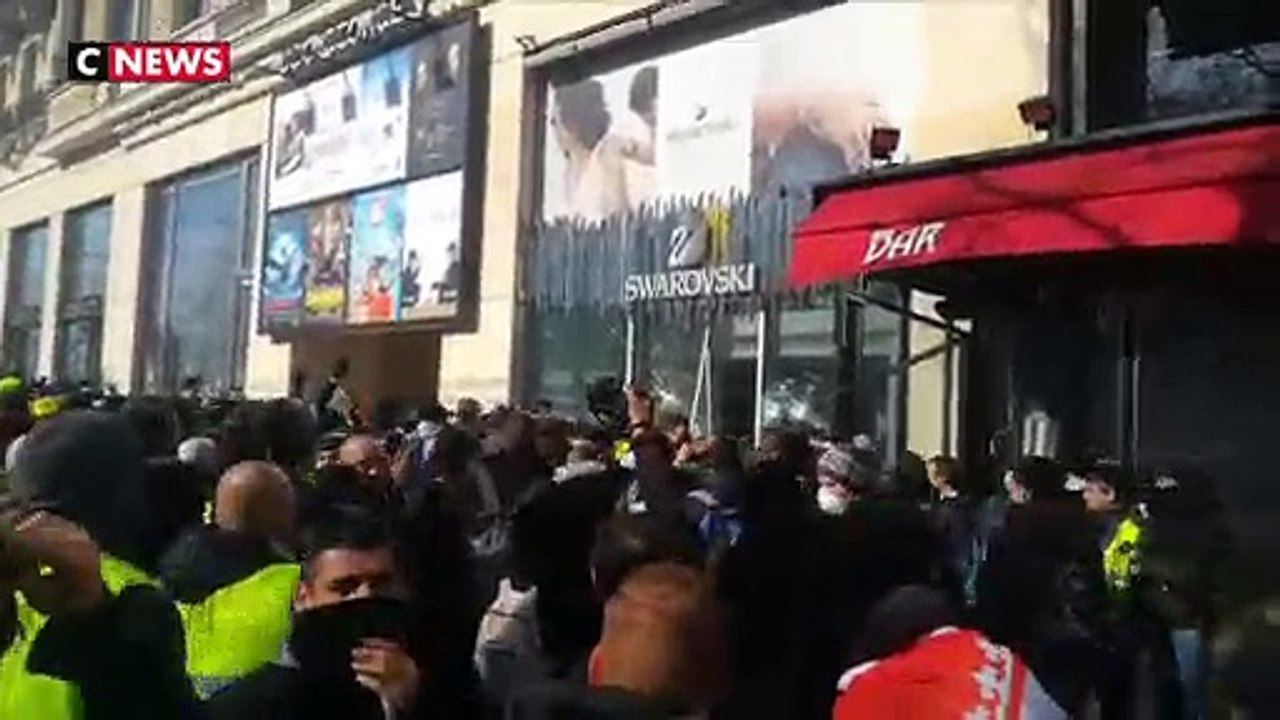 Gilets jaunes : les commerces pillés sur les Champs-Elysées