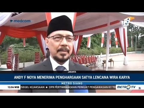 Andy Noya Terima Penghargaan Satyalancana Wira Karya