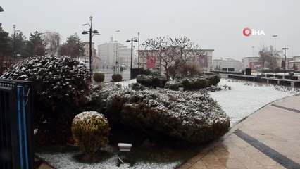 Baharı bekleyen Sivas’a kar sürprizi